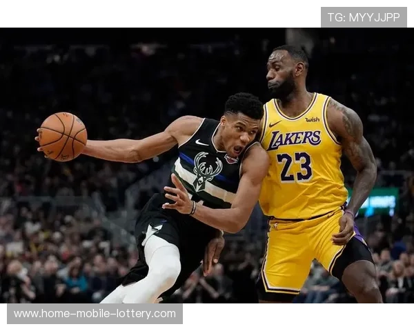 字母哥蝉联MVP荣耀再加冕 成为历史上最年轻双MVP得主 字母哥蝉联MVP荣耀再加冕 成为历史上最年轻双MVP得主